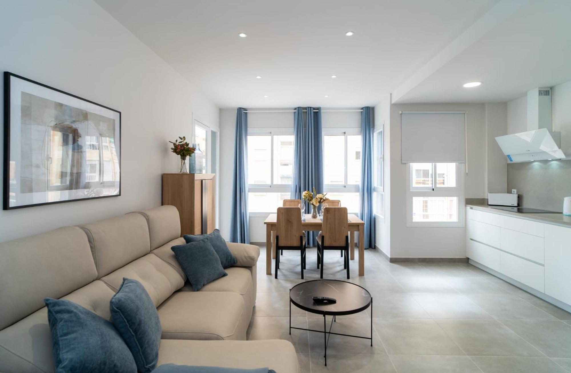 Aac Malaga - Apartamento Con Terraza, Muy Amplio, Totalmente Equipado, Cerca Del Centro Y Nuevo! 객실 사진