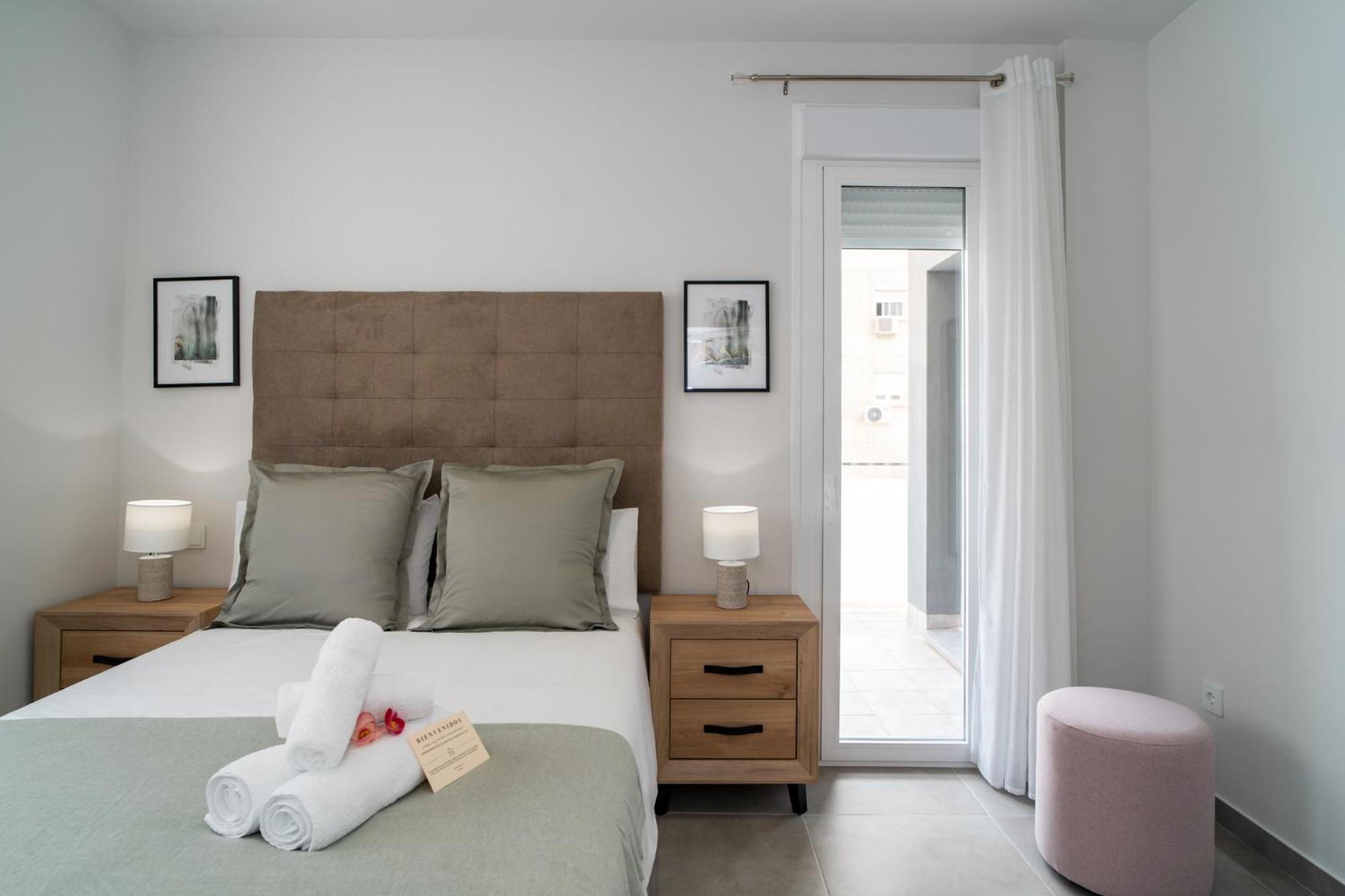 Aac Malaga - Apartamento Con Terraza, Muy Amplio, Totalmente Equipado, Cerca Del Centro Y Nuevo! 객실 사진